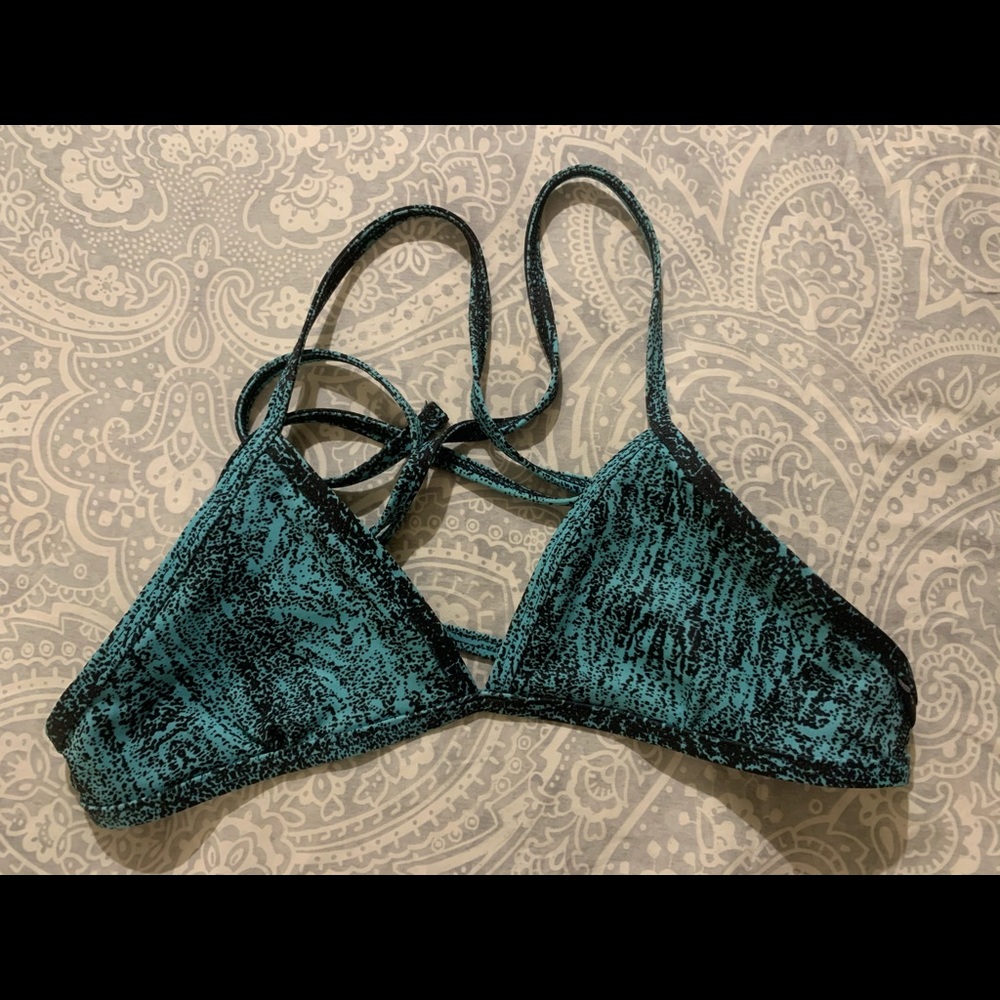 Jolyn triangle top size small